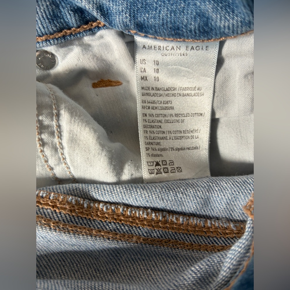 American Eagle Light Cuffed Denim Mom Shorts - Picture 7 of 7